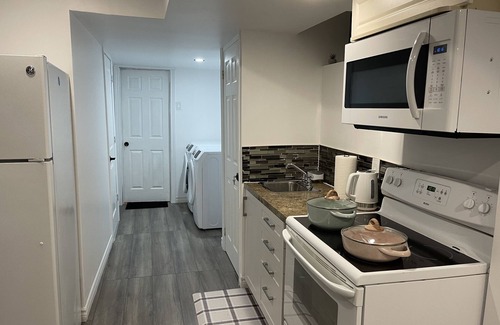 Barrie House | Basement 4 minutes from Centennial beach Barrie