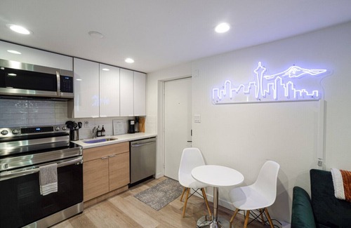 Mann Apartment | Basement Unit · The NEON Spot - Work station, KING bed