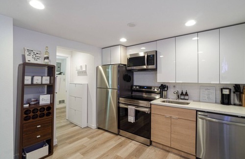 Mann Apartment | Basement Unit · The NEON Spot - Work station, KING bed