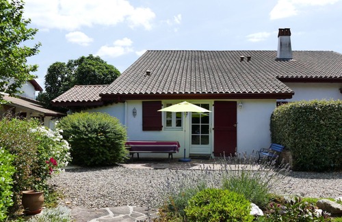 Louhossoa Apartment | BaskoParadis I Eco-Gite I Basque Farmhouse I Bed180 I Terrace I View I Garden