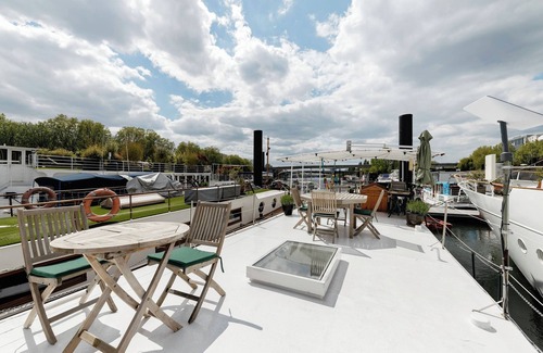 Asnieres-sur-Seine Boat Rental | Bateau Péniche de Standing 70 Metres Carrés Plus Terrasse Collée à Paris