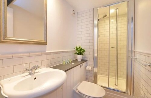 North Cerney Hotel | Bathurst Arms