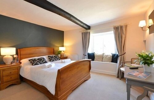 North Cerney Hotel | Bathurst Arms