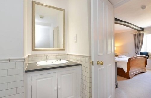 North Cerney Hotel | Bathurst Arms