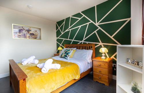 Coventry Apartment | Bathway House - Free Secured Parking and Wifi