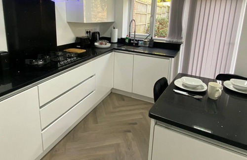 Harborne House | Battenhall House - 4 Bed Luxury Corporate Stay