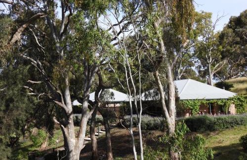 Upper Wakefield Bed & Breakfast | Battunga Cottages