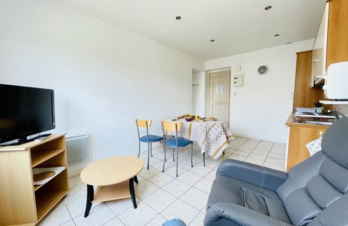 Forges-les-Bains Apartment | Baudelaire: Apartment 300 metres from the thermal baths