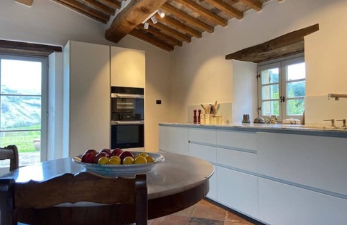 Montone Villa | Bauernhaus mit Herrlichem Blick + Großer Privater Pool