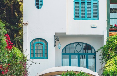 Arenys de Mar House | Baulenas House. A beautiful modernist beachfront house