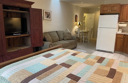Cooperstown - Otsego Lake Apartment | Bavarian Farm Studio 2nd floor studio in peaceful country setting