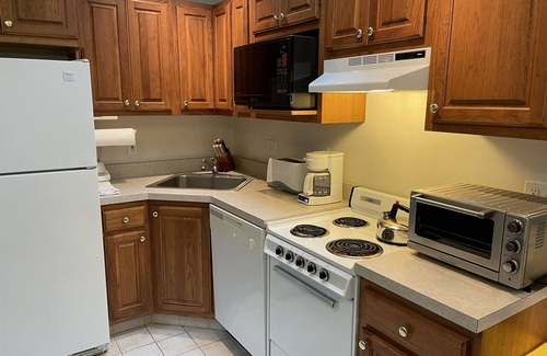 Cooperstown - Otsego Lake Apartment | Bavarian Farm Studio 2nd floor studio in peaceful country setting
