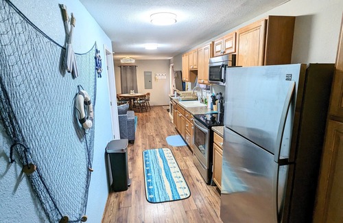 Palacios House | Bay Area Barndominium - Community boat ramp!