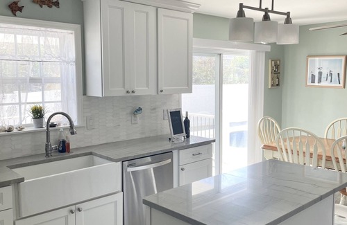 Town Bank House | Bay Block with in-ground heated Salt Water Pool opening 5/1/24!