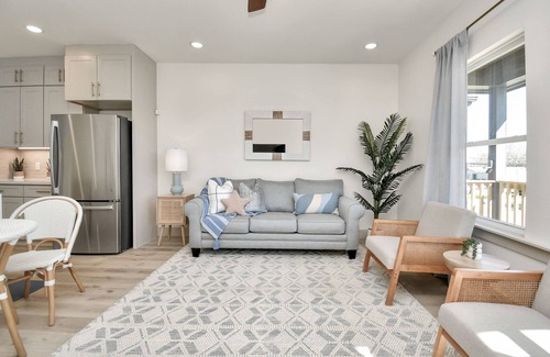 San Leon House | Bay Breeze Bungalow - Game Room & Pet Friendly; 2 Blocks from Pier 6