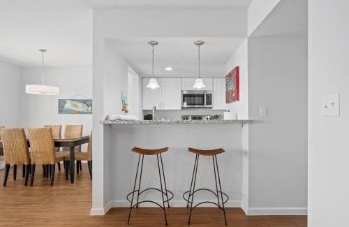 Harbor Oaks Apartment | Bay Breeze Bungalow