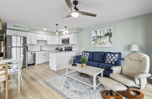 Englewood Condo | Bay Breeze - Waterfront - Walk to beach and restaurants - Dock your boat