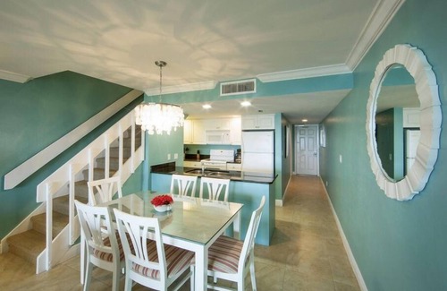 Captiva Resort | Bay Breezes, Close to Beach, Pools & Water Views from Large Screened Balcony