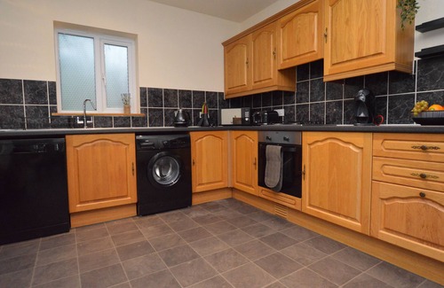 Innellan Cottage | Bay Cottage, quiet location, pet friendly, spa bath, great value for money.