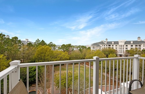 Villa Lago Condo | Bay-Facing Studio Gem with Private Balcony and King Bed - Accommodates up to 4 Guests for a Spectacular Stay at Sandestin Golf and Beach Resort!