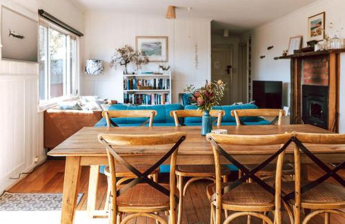 Binalong Bay House | Bay of Fires - Beachfront - Sloop Cottage