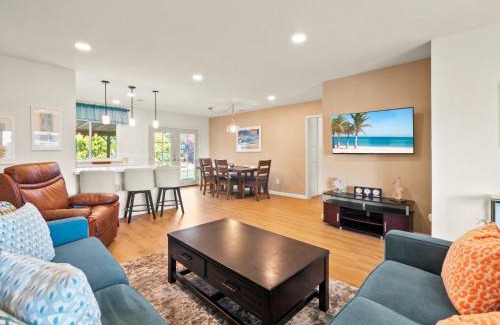 Bay Park House | Bay Park Garden Paradise - central Location, AC, Washer Dryer & Private yard!