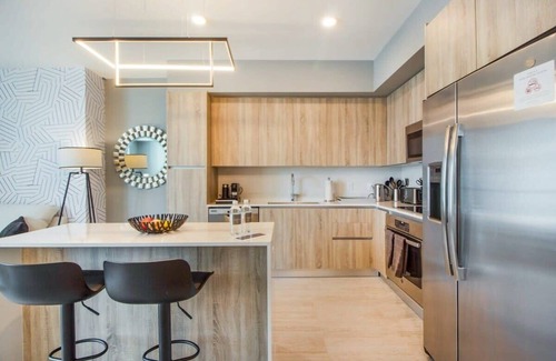 Northeast Miami Condo | Bay & Pool Views Beautiful Studio-Miami Design Dst