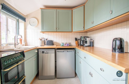 Burton Bradstock Cottage | Bay Tree Cottage - Three Bedroom Cottage, Sleeps 5