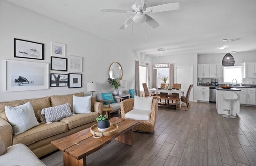 Port Isabel Villa | Bay view 3BR gated villa w/community amenities