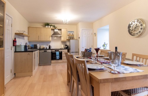 Waren Mill Apartment | BAY VIEW, luxury holiday cottage, with a garden in Bamburgh