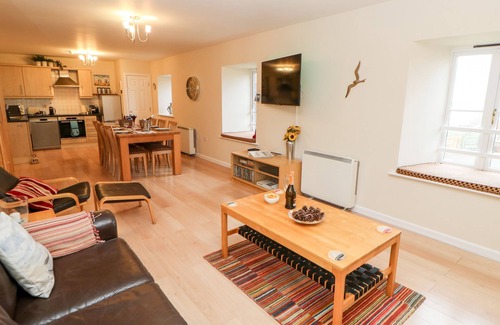 Waren Mill Apartment | BAY VIEW, luxury holiday cottage, with a garden in Bamburgh