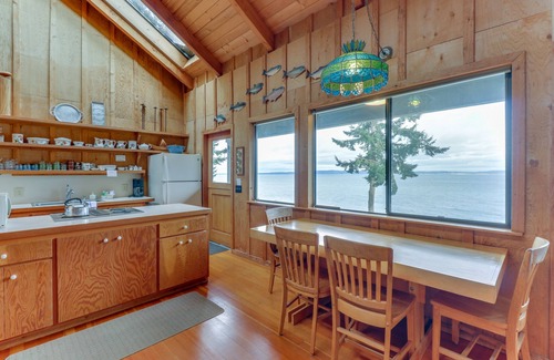 Port Ludlow Cabin | Bayfront cabin with beautiful natural surroundings boasts incredible ocean views