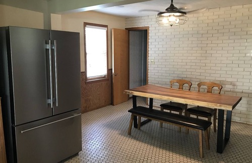 La Crosse House | Bayfront Cottage is a 3 bedroom house on Richmond Bay.