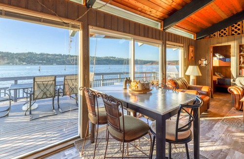 Clinton House | Bayfront home with views, WiFi, cable, patio and wood-burning fireplace
