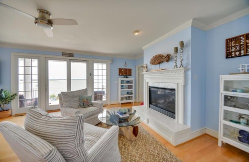 White Stone House | Bayfront White Stone Escape with Private Beach!