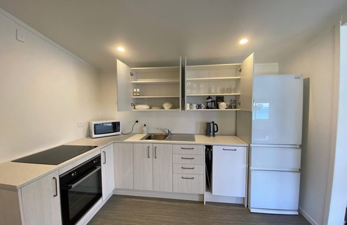 Whangarei Heads Cottage | ‘BAYHAVEN’ on the waters edge at beautiful McKenzie Bay, Whangarei Heads