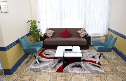 Addison Hotel | Baymont by Wyndham Addison