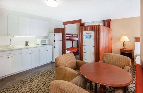 Chelsea Hotel | Baymont by Wyndham Chelsea