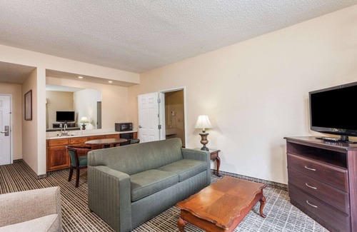 Columbia Hotel | Baymont by Wyndham Columbia Maury
