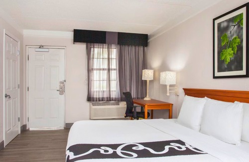 Fort Myers Hotel | Baymont by Wyndham Fort Myers Central