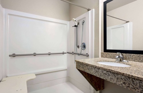 Hearne Hotel | Baymont by Wyndham Hearne