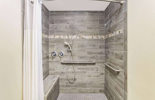 Southpoint Hotel | Baymont by Wyndham Jacksonville/Butler Blvd