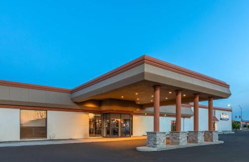 Jamestown Hotel | Baymont by Wyndham Jamestown Conference Center & Water Park