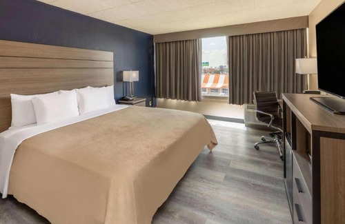 Bonanza Hotel | Baymont by Wyndham Laredo