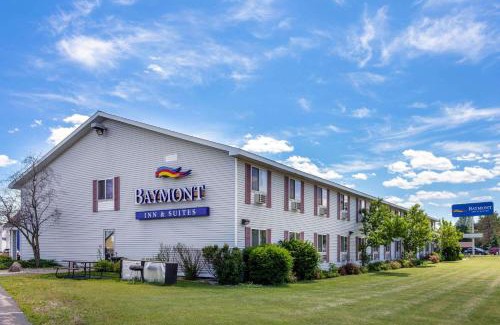 Marinette Hotel | Baymont by Wyndham Marinette