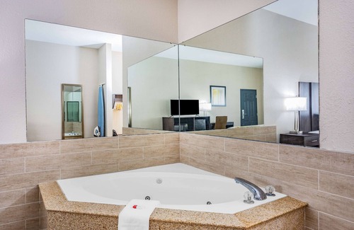 Midway Hotel | Baymont by Wyndham Midway/Tallahassee