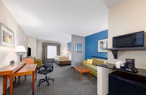 Pratt Hotel | Baymont by Wyndham Pratt