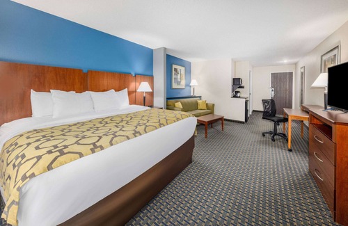 Pratt Hotel | Baymont by Wyndham Pratt
