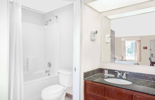 Roanoke Rapids Hotel | Baymont by Wyndham Roanoke Rapids
