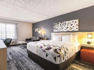 Elmsford Hotel | Baymont by Wyndham White Plains - Elmsford